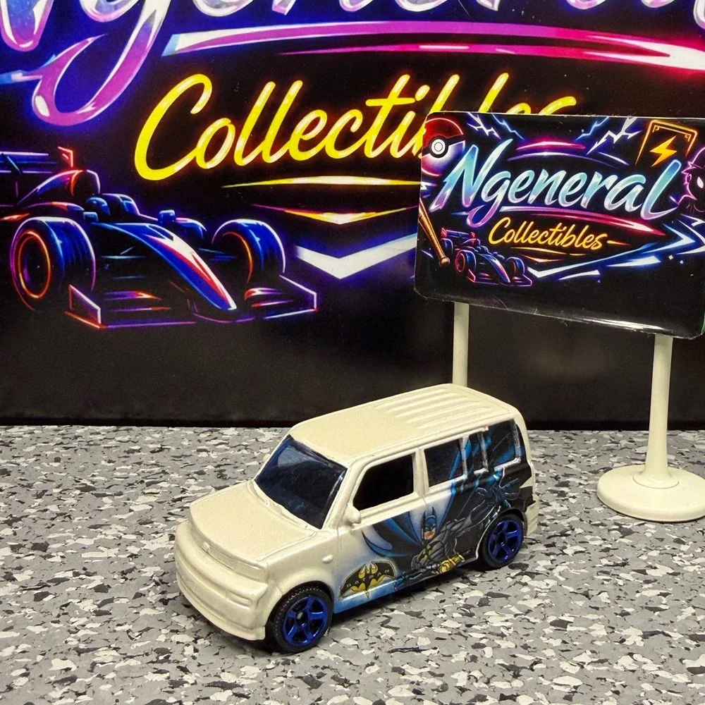 Matchbox 2004 Scion xB Batman DC Comics White Diecast Car Blue Wheels MB665